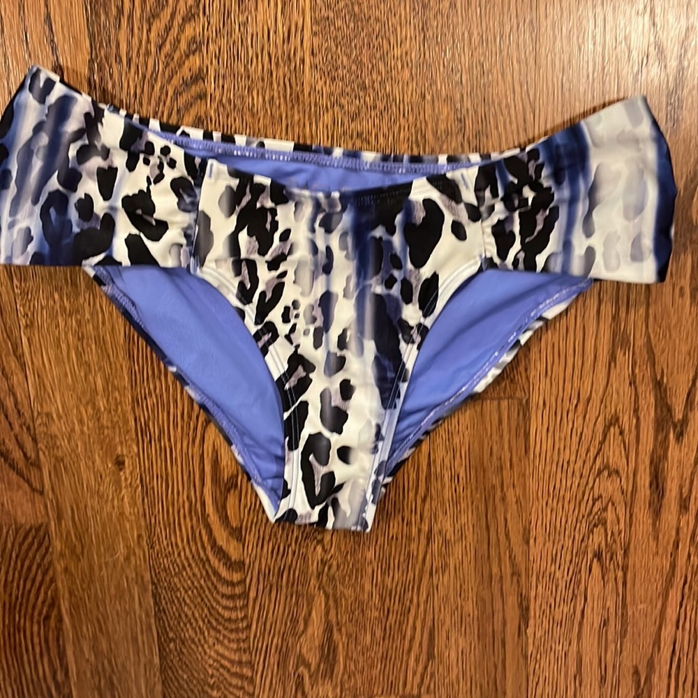 Rachel Roy purple, white and black print bikini bottom size xs